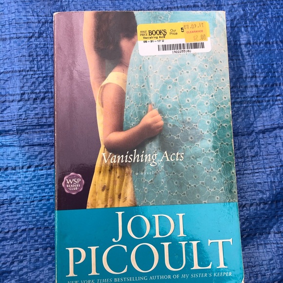 Books - Picture 5 of 16